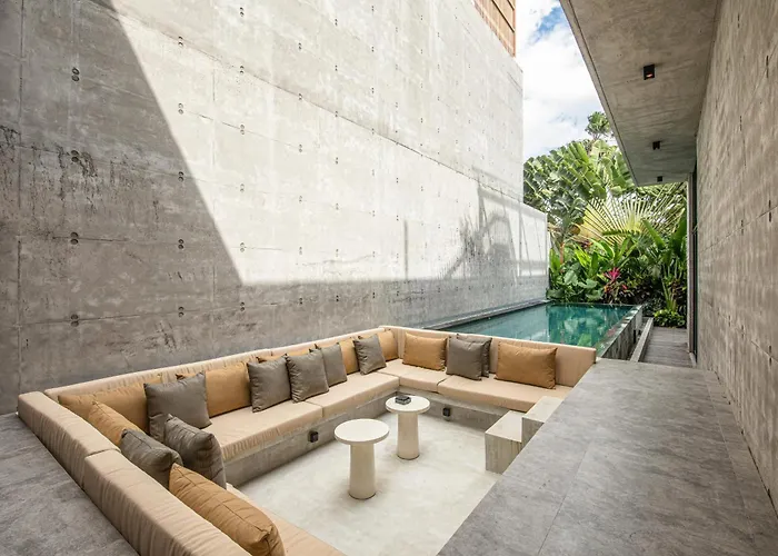 Modern 4 Bedroom Heart Of 8mins To * Canggu (Bali)