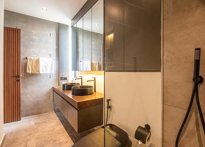 Modern 4Br Canggu Retreat Just 8Mins To The Beach Villa Canggu