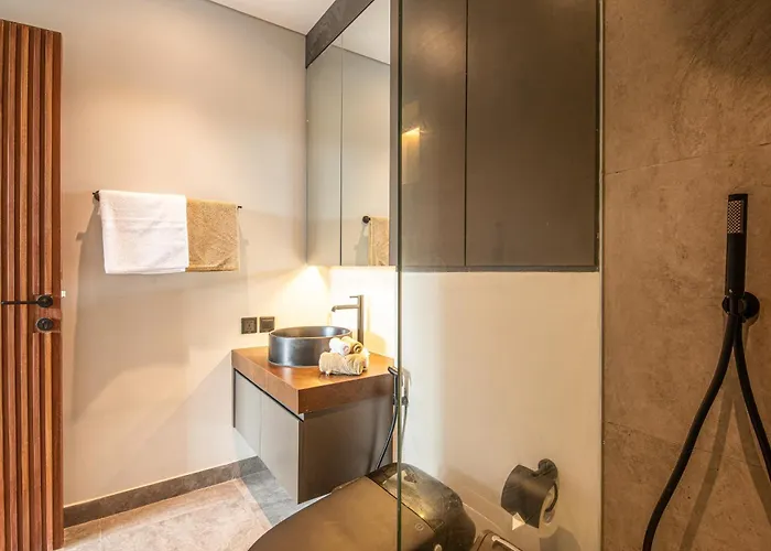 Modern 4 Bedroom Heart Of 8mins To Villa