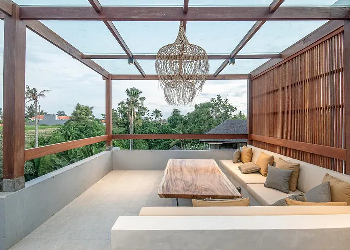 Modern 4 Bedroom Heart Of 8mins To Canggu (Bali)