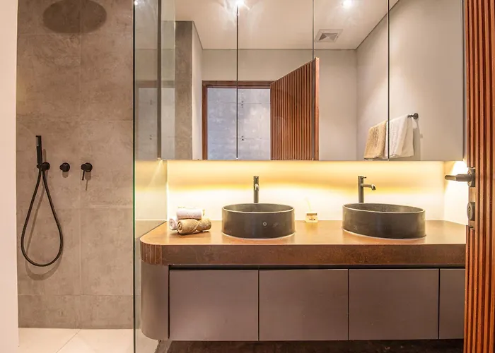Villa Modern 4 Bedroom Heart Of 8mins To Canggu (Bali)