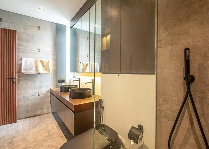 Villa Modern 4 Bedroom Heart Of 8mins To Canggu (Bali)